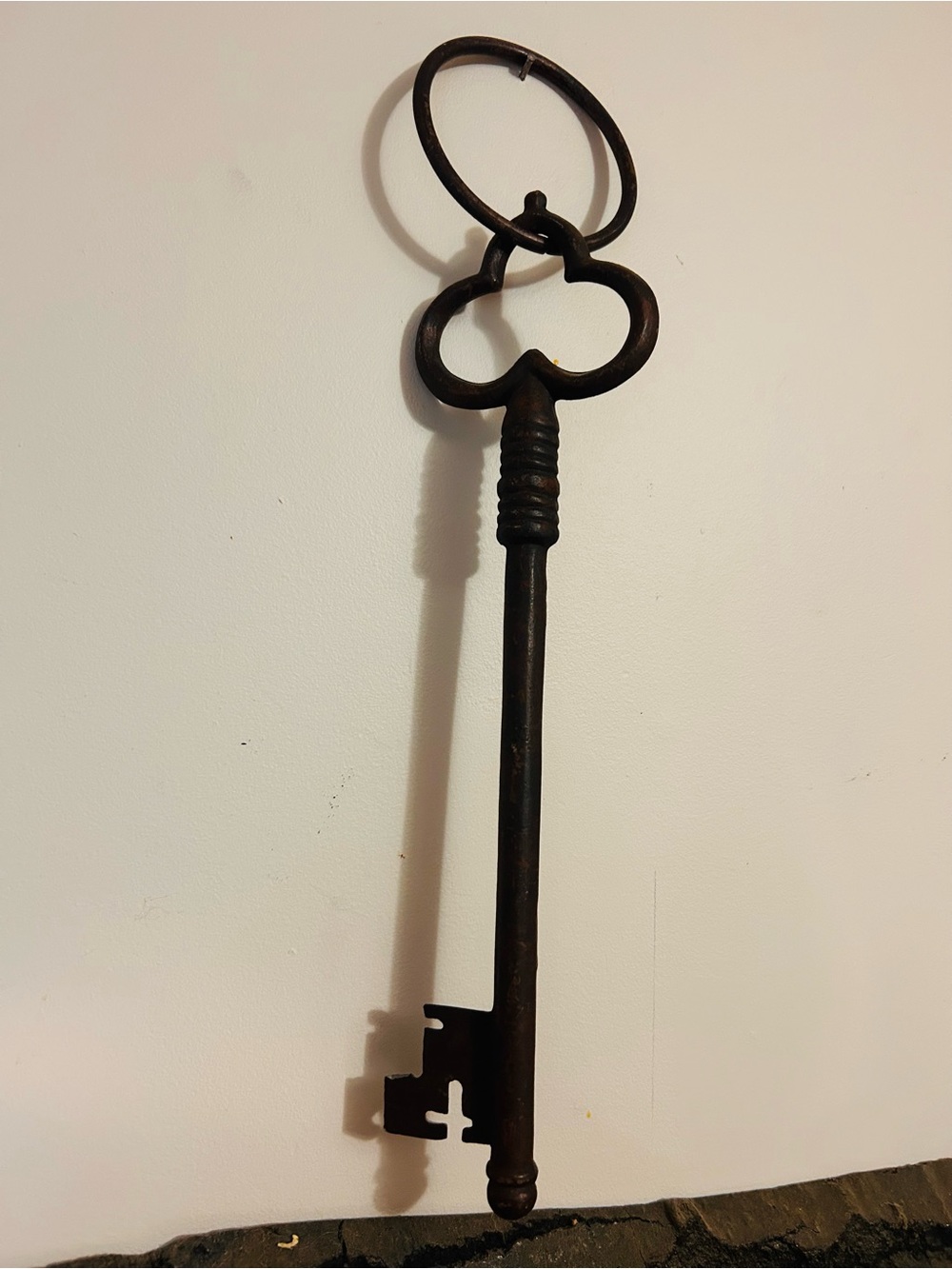 Black/Rust Iron Vintage-Style Skeleton Key Accent